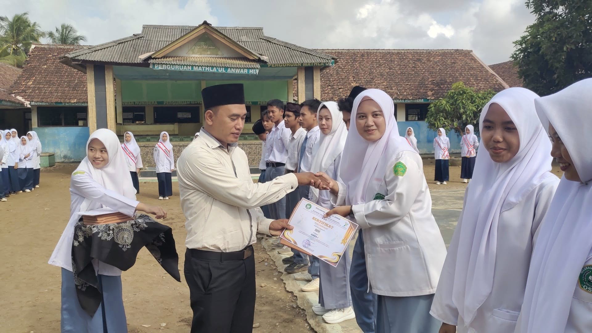 Rangkaian Kegiatan pembagian penghargaan atas prestasi dalam Lomba pada HARI SANTRI NASIONAL 2024 ti